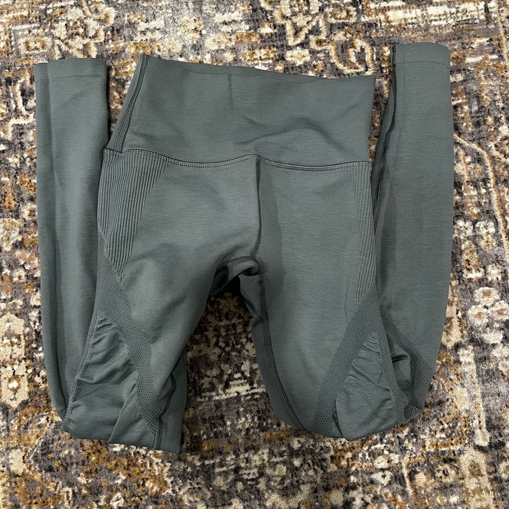 Alphalete leggings
